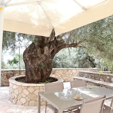Lefkada Dikran's Nydri (Lefkada)