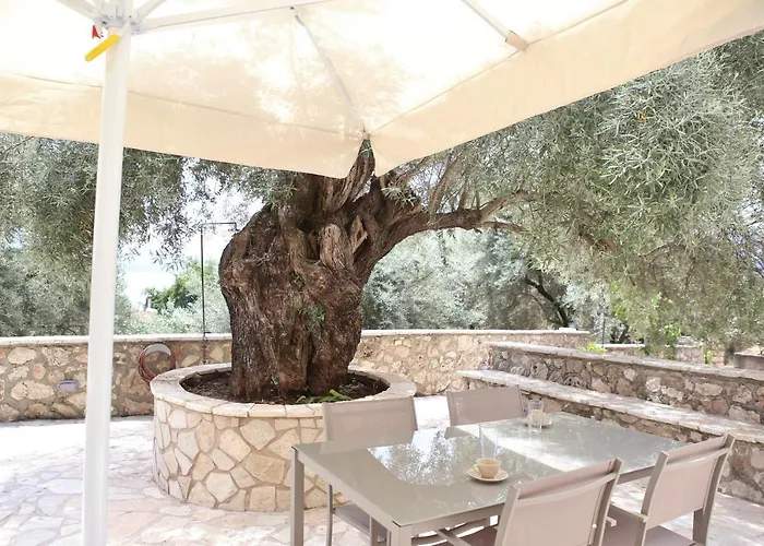 Lefkada Dikran's Nydri (Lefkada)